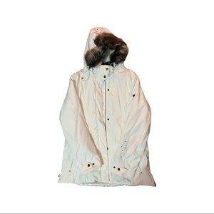 New, NEVER used White Snow/Ski coat. Purchased at Peter Glenn
